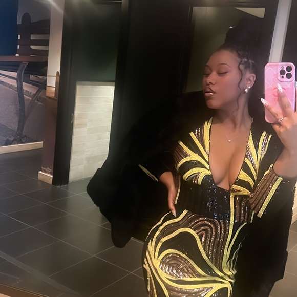 Sexy Sequins Dress 💛🖤 - Picture 4 of 4